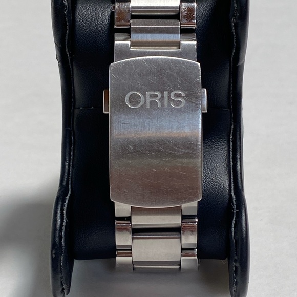 Men’s Oris Aquis Date 43mm Watch - Picture 5 of 16
